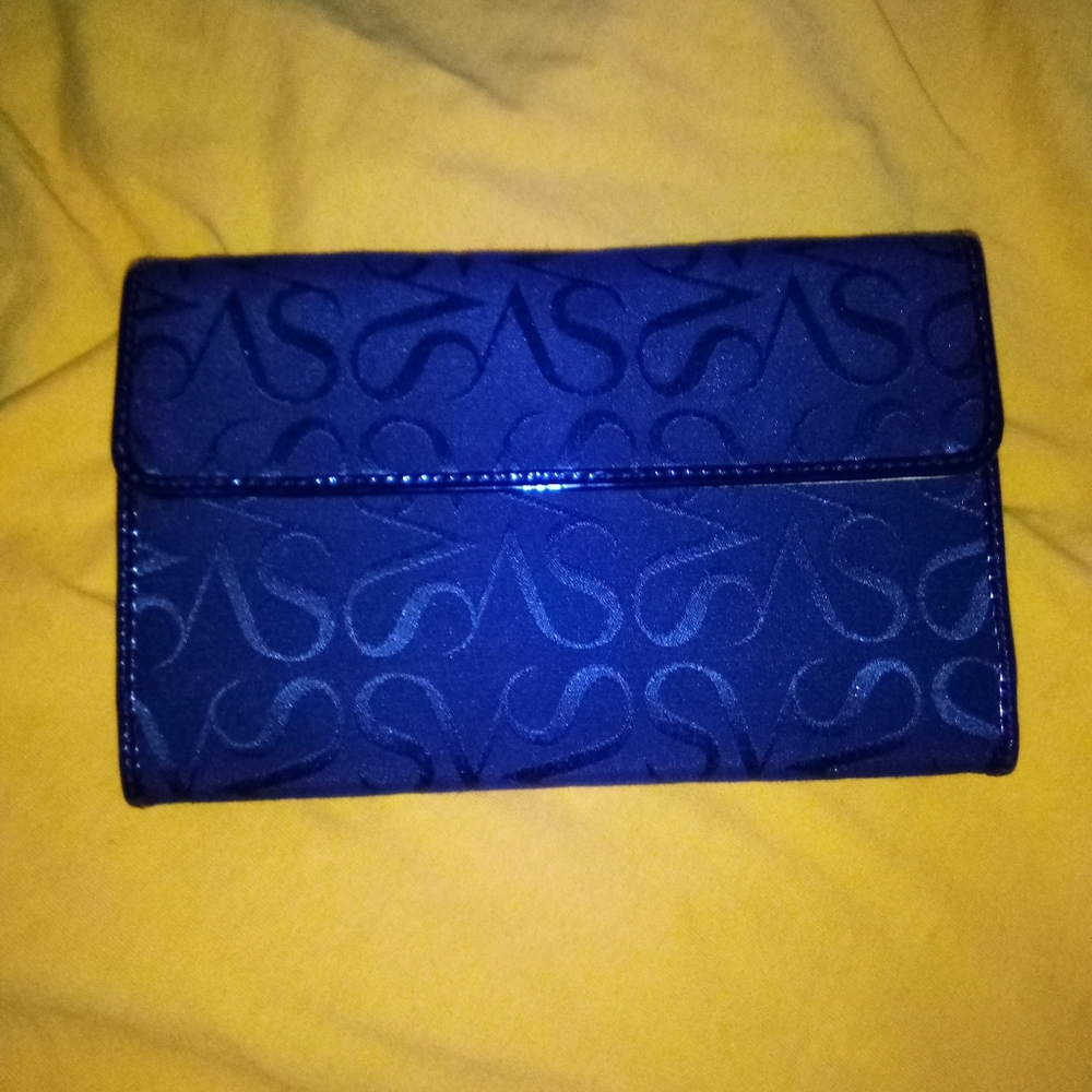NWOT Simply Vera Wang wallet Never used